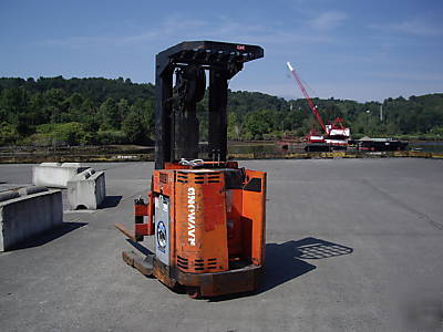 Raymond fork lift reach truck R40TT 36 volt