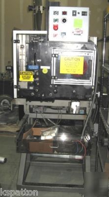 Pdc 75ER sleeve labeler / neck bander w/ heat tunnel