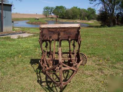 Antique 1906 monitor 5 disc drill seeder complete nice 