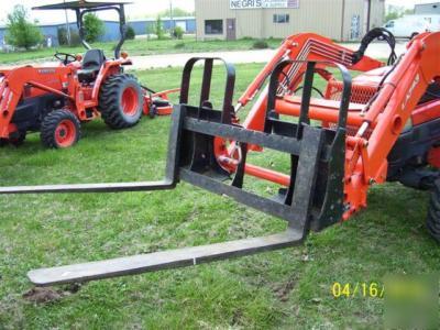 L3130HST kubota 4WD tractor loader/trailer/pallet forks