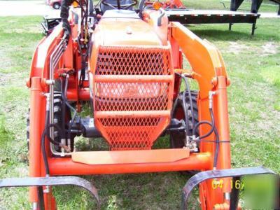 L3130HST kubota 4WD tractor loader/trailer/pallet forks
