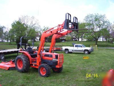 L3130HST kubota 4WD tractor loader/trailer/pallet forks