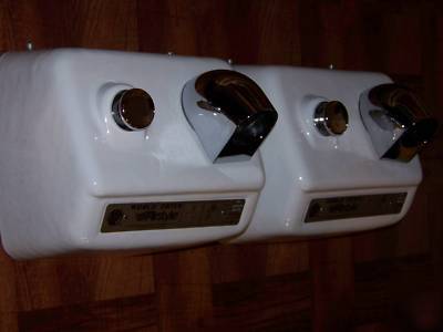 Lot 2 world dryer airstyle 230V wall-mount hair driers
