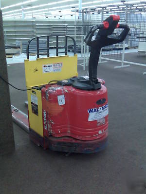 Raymond electric pallet jack w built charger 6000 lb