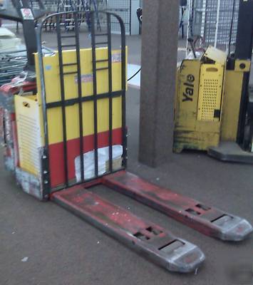 Raymond electric pallet jack w built charger 6000 lb