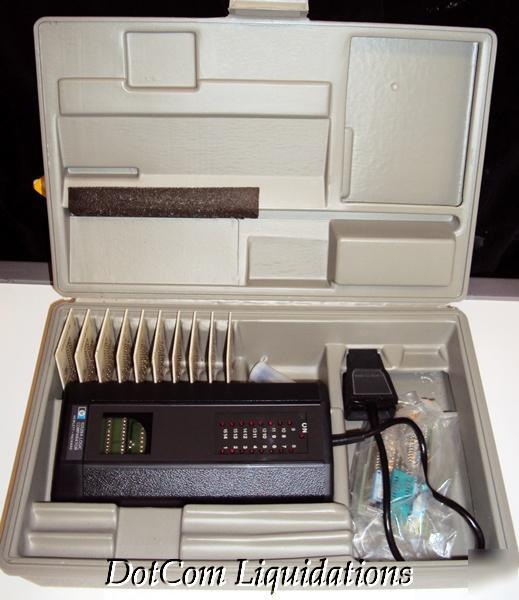 Hp 10529A logic comparator with case