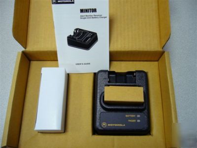 New motorola NYN83346C minitor iii charger, in box