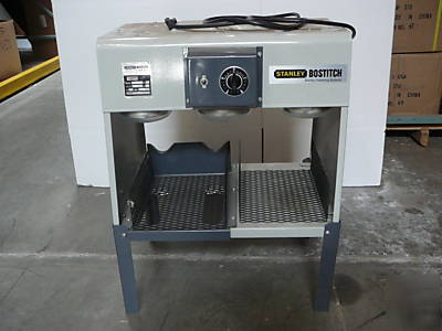 Industrial leather dryer heat lamp fixture with tray