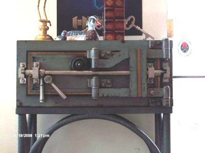 Baum antique jewelers safe w/custom made tubular stand