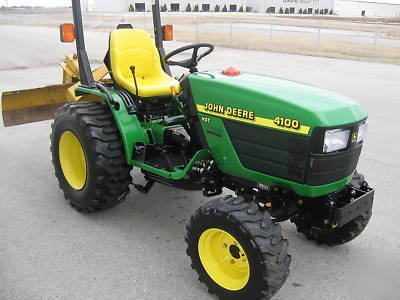 John deere 4100 lawn/garder/farm tractor w/ trailer 