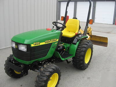 John deere 4100 lawn/garder/farm tractor w/ trailer 