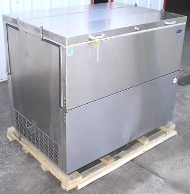 New norlake air-thru dual access milk cooler AR124