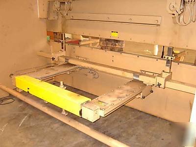 Standard industrial hydraulic press brake, 200 ton, 12'