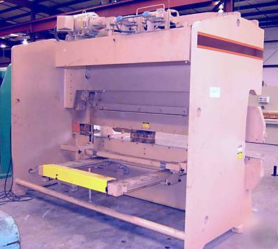 Standard industrial hydraulic press brake, 200 ton, 12'