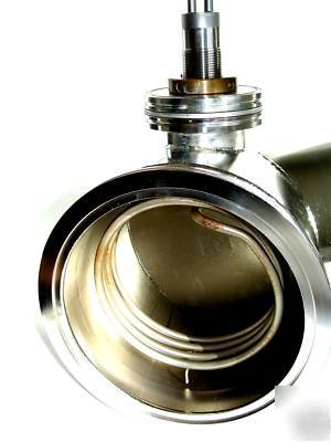 Large mdc double-walled cooling vacuum chamber for pump