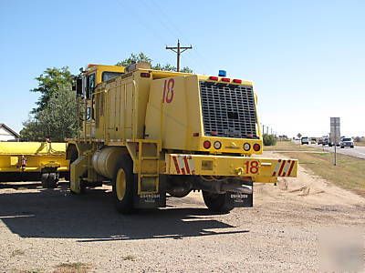 Osh kosh hb-2518 airport broom truck complete