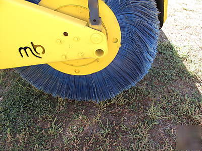Osh kosh hb-2518 airport broom truck complete