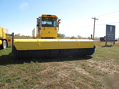 Osh kosh hb-2518 airport broom truck complete