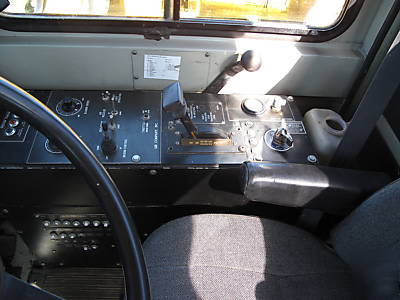 Osh kosh hb-2518 airport broom truck complete