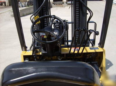 Cat forklift #3138 lpg fuel cushion tire 12000 lb capa