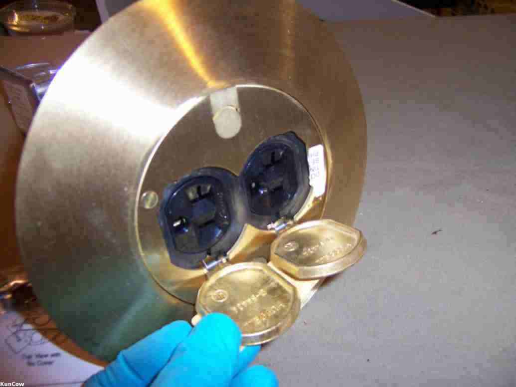 New hubbell brass floor receptacle PT7FSDBRS2 +data