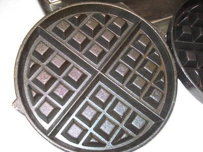 Commercial waffle maker w/ extra plates: great cond 