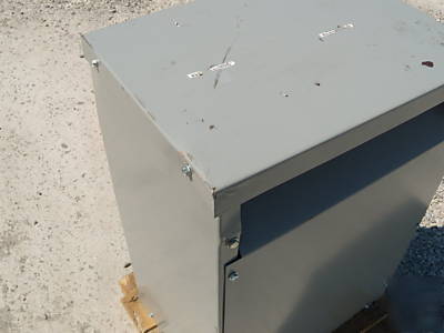 Eaton cutler hammer V48M28T45 460V-208/120V transformer