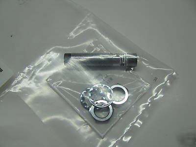 New balluff 12MM pnp extended range proximity switch 