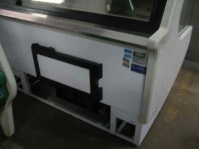 Igloo deli case refrigerated multi use meat,cheese 5995