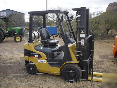 Cat 2005 forklift model P3500 pneumatic tire propane