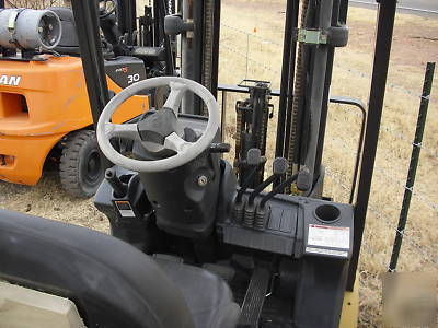 Cat 2005 forklift model P3500 pneumatic tire propane