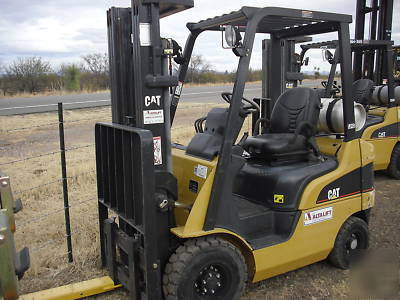 Cat 2005 forklift model P3500 pneumatic tire propane