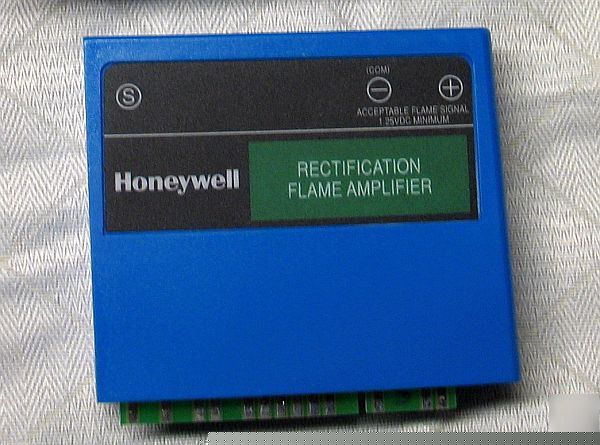 New honeywell R7847 a 1033 flame amplifer R7847A1033