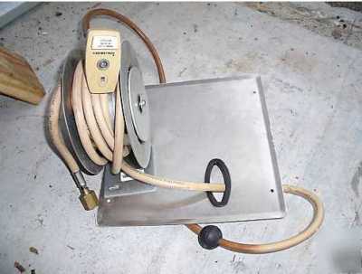 Vacuum vac for equine wound, ceiling real air hose 