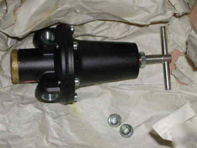 Watts R119-03C regulator 3/8