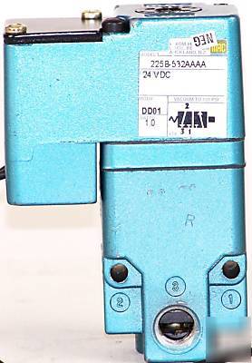 3 way solenoid valve,24 vdc,150 psi,1/4 npt(mac)
