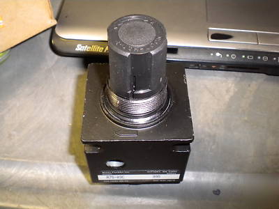 New watts qube R75-03C pressure regulator in box 