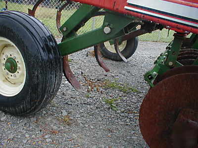 Brillion soil builder CD73 w/ 7 shanks and disc exc 