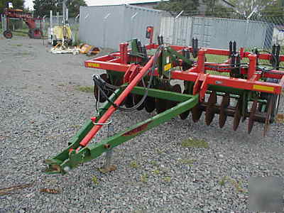 Brillion soil builder CD73 w/ 7 shanks and disc exc 