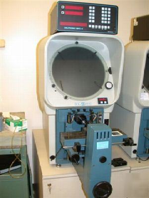 Deltronic comparator, model DH14-MPC4 w/ factory base