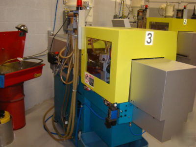 2006 boy 24.2-ton plastic injection molding machine