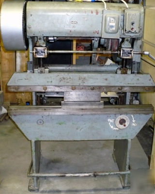 Verson 15 ton 4' mechanical press brake