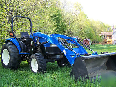 New holland TC40D 4X4 compact diesel tractor loader 