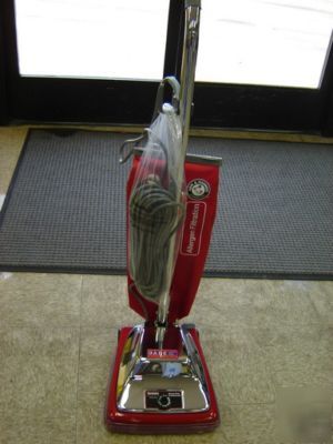 Sanitaire SC886 quick kleen vacuum w vibra groomer ii