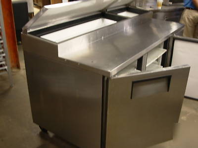 True refrigerated food prep table pizza tpp-67 
