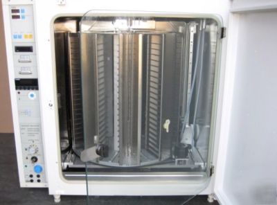 Heraeus cytomat 6000 automated plate shuttle incubator