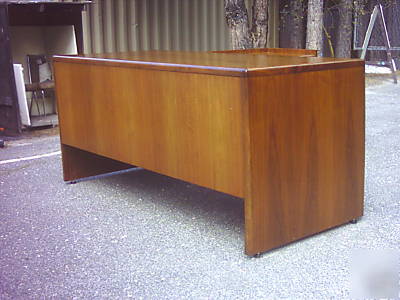 Desk with 42